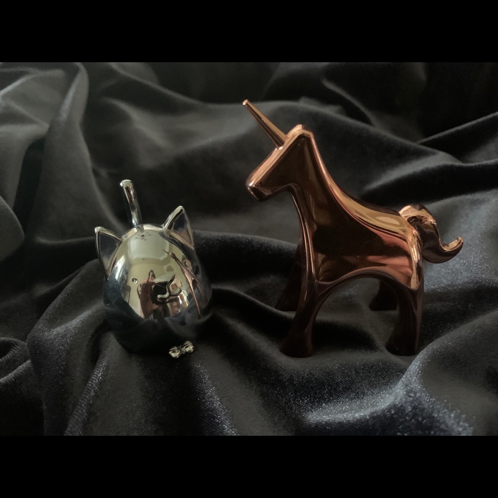 Ring holders—fat cat and unicorn